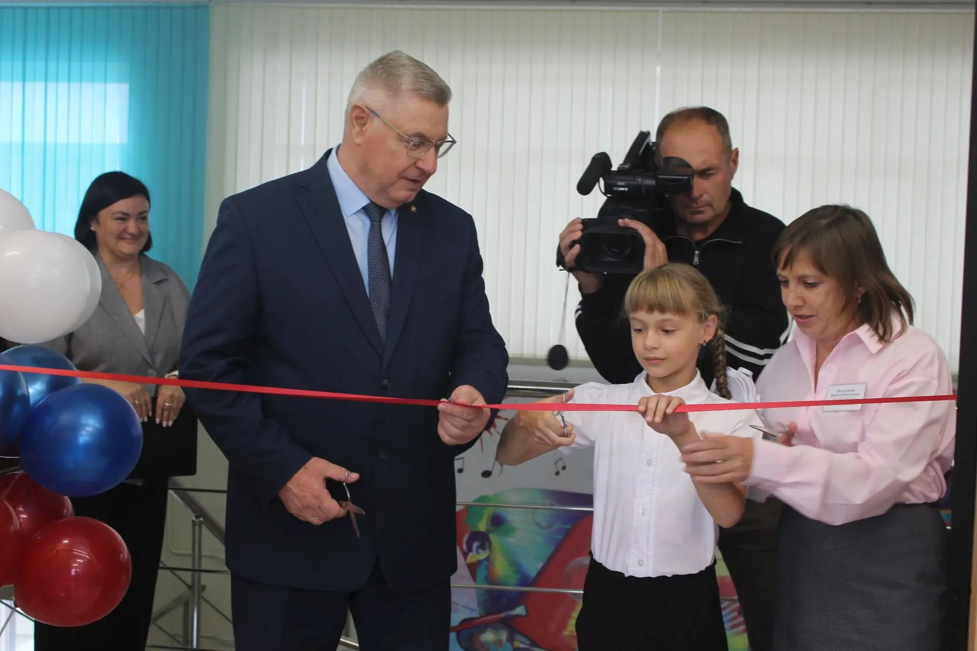 В Тюкалинском районе торжественно открылась модельная библиотека «Мир»