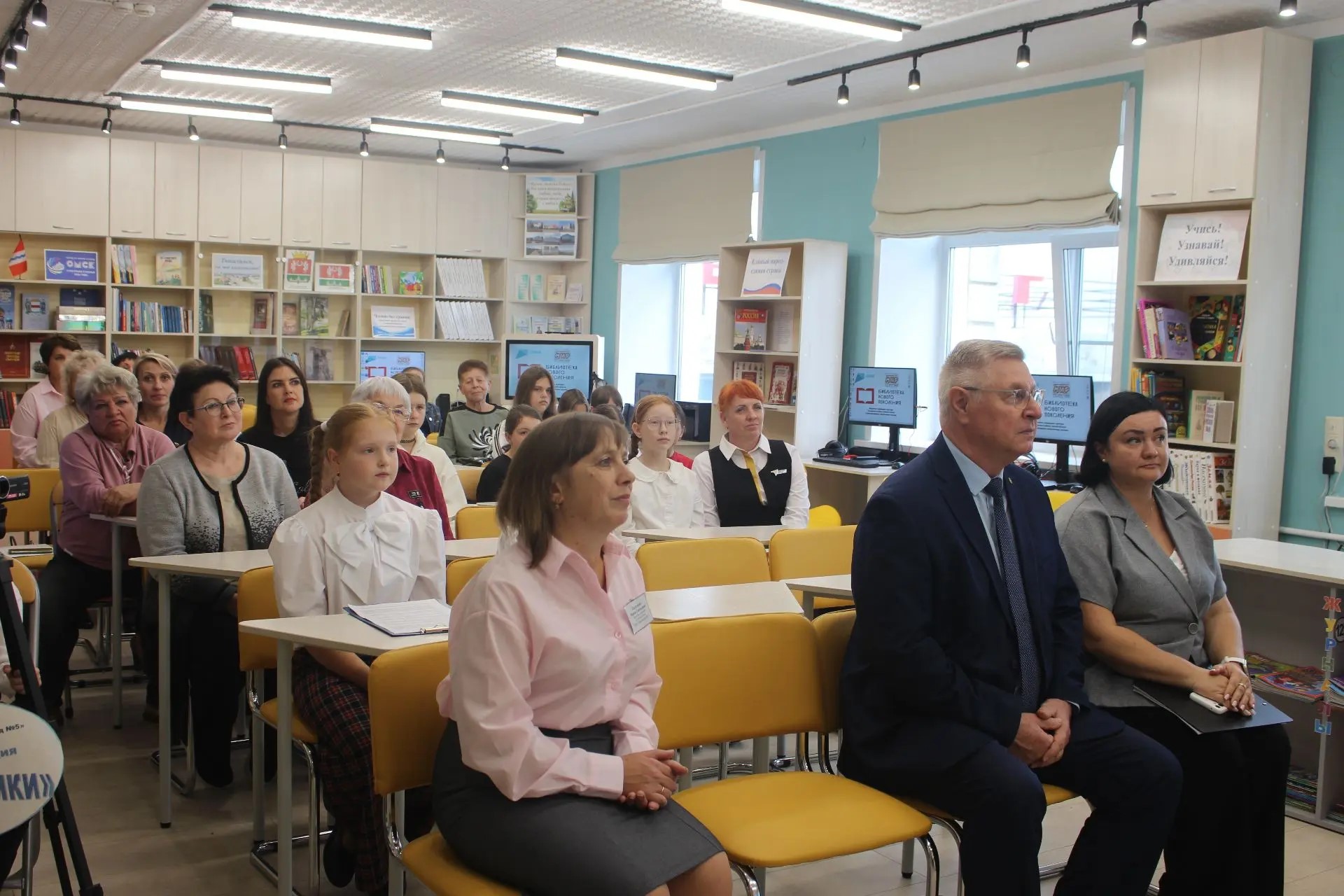 В Тюкалинском районе торжественно открылась модельная библиотека «Мир»