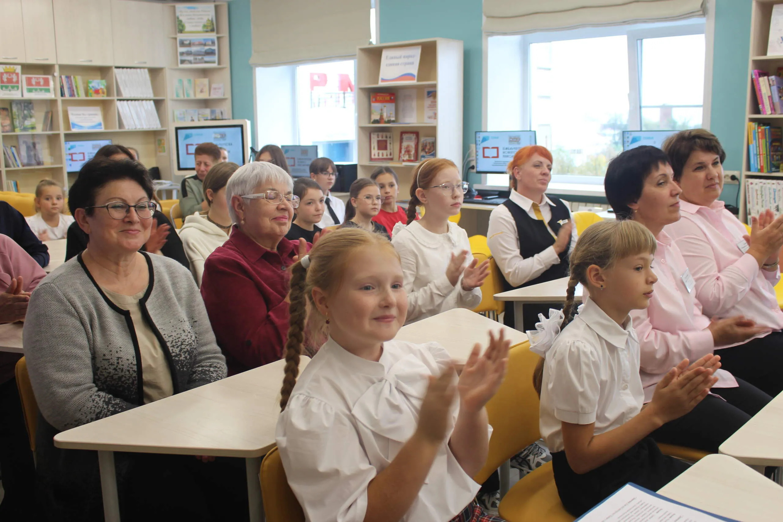 В Тюкалинском районе торжественно открылась модельная библиотека «Мир»